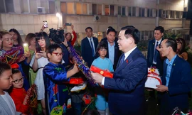 Chủ tịch Quốc hội: Còn tiếng nói, chữ viết là còn văn hóa, quê hương 