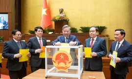 Phê chuẩn bổ nhiệm hai phó thủ tướng và các bộ trưởng sau hợp nhất