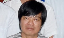 Nhà báo bị đốt trong phòng ngủ qua đời