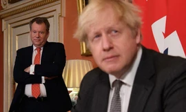 Ông David Frost (trái) từ chức vì thất vọng với các chính sách hậu Brexit và đối phó COVID-19 của Thủ tướng Anh Boris Johnson. Ảnh: Getty.