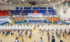 Một trung tâm tiêm chủng vắc-xin COVID-19 tại thành phố Phật Sơn thuộc tỉnh Quảng Đông (Trung Quốc). Ảnh: Getty.