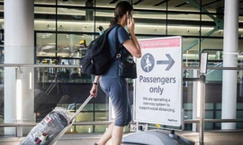 Nguy cơ về một "làn sóng COVID-19" mới tại Vương quốc Anh vẫn đang hiện hữu. Ảnh minh họa: Getty.