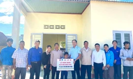 Ngôi nhà hạnh phúc của nữ sinh người Mnông