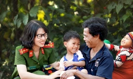 Những nữ chiến sĩ công an mang hơi ấm đến với trẻ mồ côi