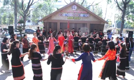 Thanh âm cồng chiêng cuốn chân du khách ngày giáp Tết