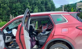 Ô tô tông vào lan can bên đường, 5 người thương vong