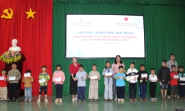 Trên 9.000 trẻ mồ côi, người khuyết tật được trao học bổng và hỗ trợ về y tế