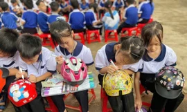 Sáng tạo, trang trí mũ bảo hiểm, nón lá