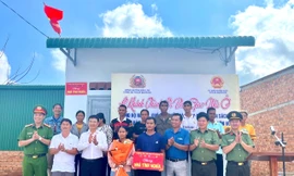 Trên 700 căn nhà mới tặng bà con khó khăn tỉnh Đắk Lắk