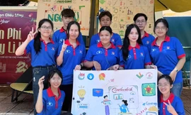 Sôi nổi những gian hàng tình nguyện của thanh niên