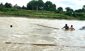 Bí thư đoàn xã kể giây phút cứu bé gái đuối nước dưới sông Krông Nô