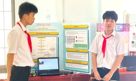 Xe cứu hộ AI của hai nam sinh lớp 9 đạt giải tại ngày hội STEM