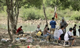 Thác du lịch Dray Nur ngập rác thải