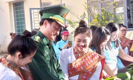 Bà con biên giới vui xuân cùng Bộ đội Biên phòng