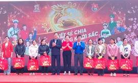 ‘Tết sẻ chia - Năm Rồng khởi sắc’ tại Đắk Lắk