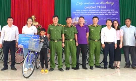 Chắp cánh ước mơ đến trường cho học sinh vùng xa tỉnh Đắk Lắk