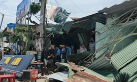 Tạm giam tài xế container tông sập nhà dân khiến 3 người tử vong 