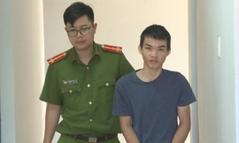 Bị dọa chém, con trai đâm cha ruột trọng thương