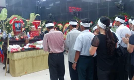 Thân nhân và các đệ tử nghẹn ngào tiễn đưa cố võ sư Trần Hưng Quang về nơi an nghỉ cuối cùng