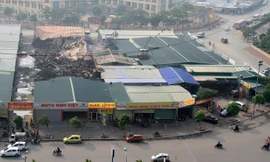 Bàng hoàng trước cảnh đổ nát ở hiện trường vụ cháy Nam Trung Yên