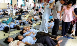 Sau đám cưới, 1 người chết, gần 200 người đi viện