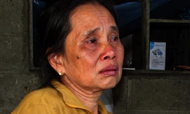 Rưng rức mảnh đời đeo 58 mảnh đạn