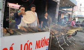 Phố cá lóc nướng nhộp nhịp ngày vía Thần tài