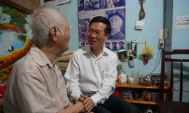 Ông Võ Văn Thưởng thăm, chúc Tết nhạc sỹ Nguyễn Văn Tý