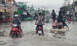 Người Sài Gòn gọi 'đò ơi' trên đường phố sau bão số 9
