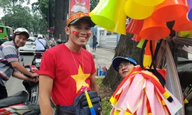 CĐV Sài Gòn háo hức chờ cổ vũ Olympic Việt Nam vượt 'ải' Syria
