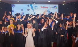 65 tân thủ khoa hào hứng nhận học bổng 