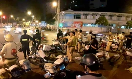 Công an TPHCM kiên quyết xử lý xe ba gác, đốt pháo