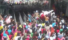 Công an làm việc với 105 người tụ tập gây rối trước công ty Pouyuen