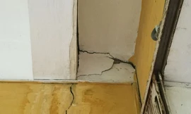 Trước đó, trường này có nhiều vết nứt tại các phòng học