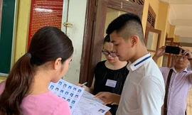 Năm nay, các bài đạt điểm cao phải được chọn để chấm kiểm tra