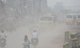 Ô nhiễm không khí lên ngưỡng tím. Người dân được khuyến cáo hạn chế ra ngoài, đóng cửa sổ, không tập thể dục buổi sáng ngoài trời.