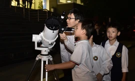Giới trẻ thủ đô hào hứng khám phá vũ trụ