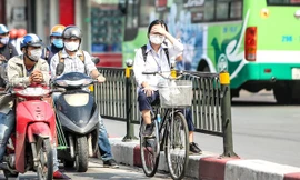 Nắng nóng kéo dài đến hết ngày mai tại miền Bắc và hết ngày thứ Hai (11/5) tại miền Trung. Ảnh: Duy Phạm. 