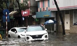 Thủ đô Hà Nội đón mưa rào và dông từ chiều tối mai, do gió mùa đông bắc tràn về. 