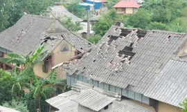 Trận động đất trưa 27/7 khiến hàng trăm nhà dân tại Mộc Châu bị hư hại. Ảnh: báo Tuổi trẻ.