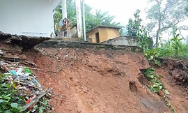 Công trình xây dựng tại huyện Mường Nhé nứt nẻ do động đất trưa nay. Nguồn: Báo Lai Châu.