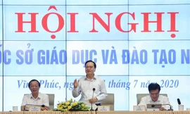 Bộ trưởng Phùng Xuân Nhạ: Không lạm dụng giấy khen vì dễ tác dụng ngược.