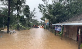 Tình hình mưa lũ vẫn diễn biến phức tạp ở miền Trung.