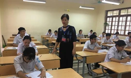 Thí sinh Hà Nội trước giờ thi môn Ngữ văn sáng nay