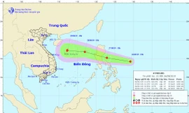 Xuất hiện áp thấp nhiệt đới gần Biển Đông, có thể hướng về miền Trung