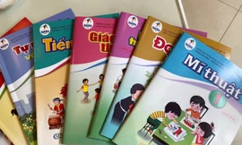 Giá sách giáo khoa mới: Người bán muốn giá cao, người mua muốn giá thấp