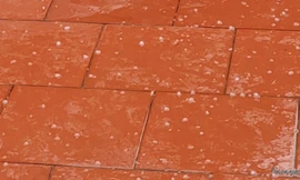 Mưa đá ở huyện Tam Nông, Phú Thọ vào trưa nay. Ảnh: H.H.L