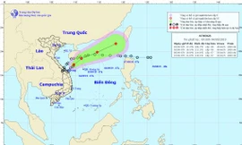 Hai áp thấp nhiệt đới diễn biến bất ngờ, mưa lớn gần khắp cả nước
