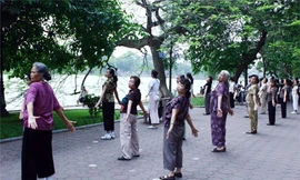 Ô nhiễm Hà Nội lên ngưỡng tím, chuyên gia cảnh báo không tập thể dục buổi sáng