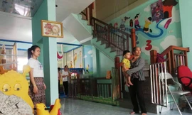 Phụ huynh đến đón trẻ sáng nay